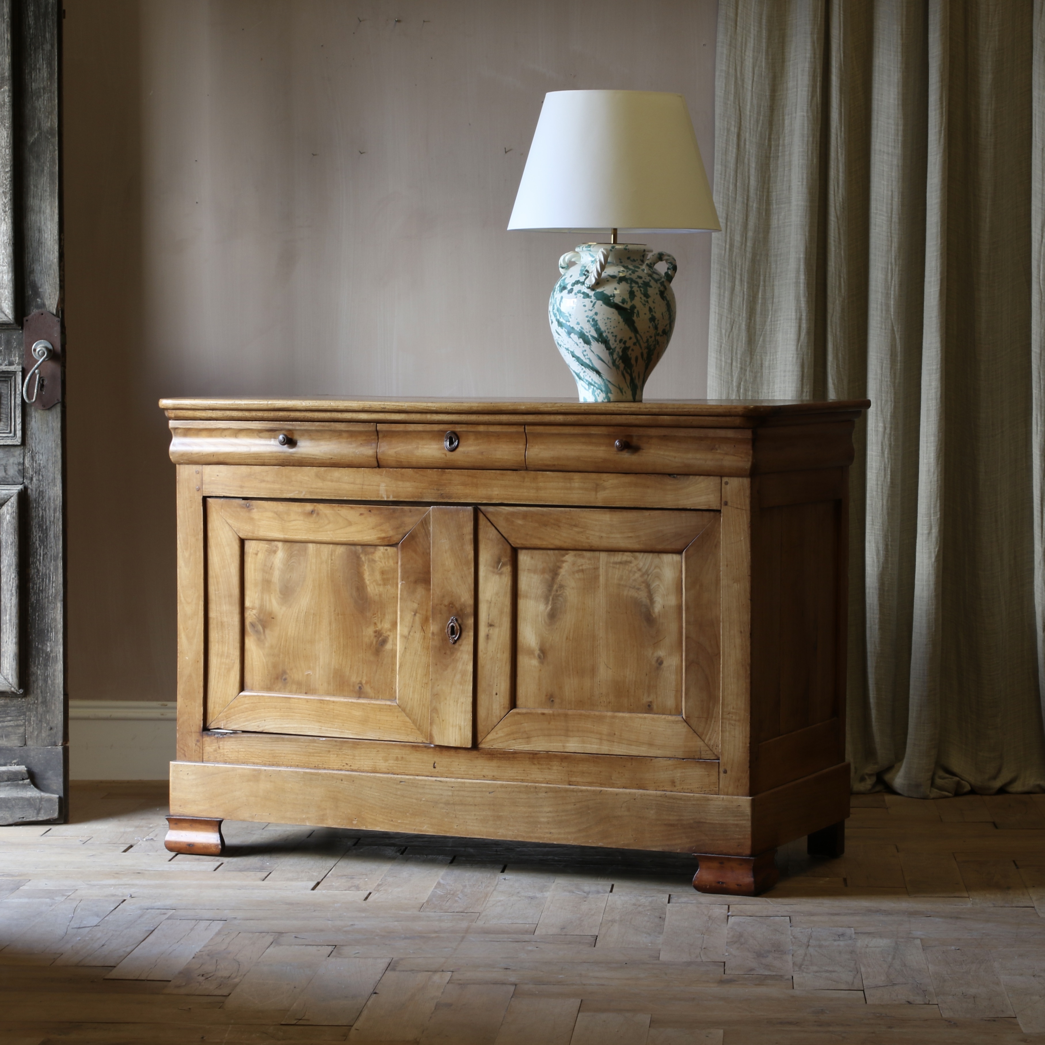 Louis Philippe Dresser Base